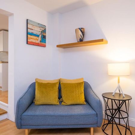 Modern Apt Near Gardens With Large Decking Area - Vivre Retreats ボーンマス エクステリア 写真