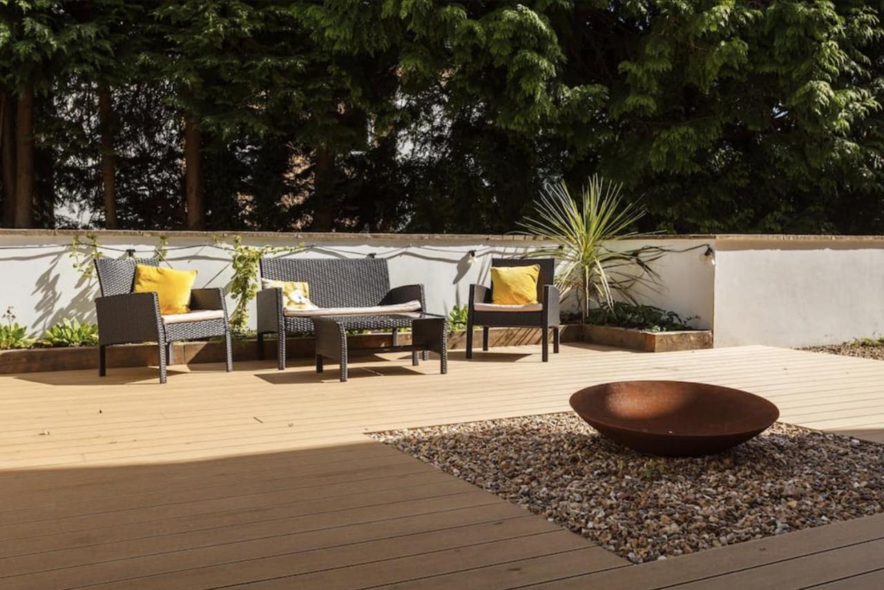 Modern Apt Near Gardens With Large Decking Area - Vivre Retreats ボーンマス エクステリア 写真