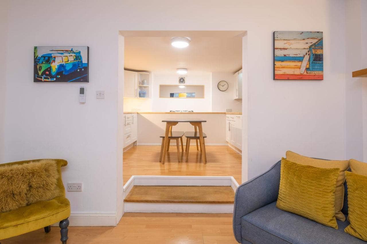 Modern Apt Near Gardens With Large Decking Area - Vivre Retreats ボーンマス エクステリア 写真
