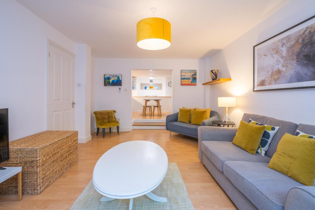 Modern Apt Near Gardens With Large Decking Area - Vivre Retreats ボーンマス エクステリア 写真